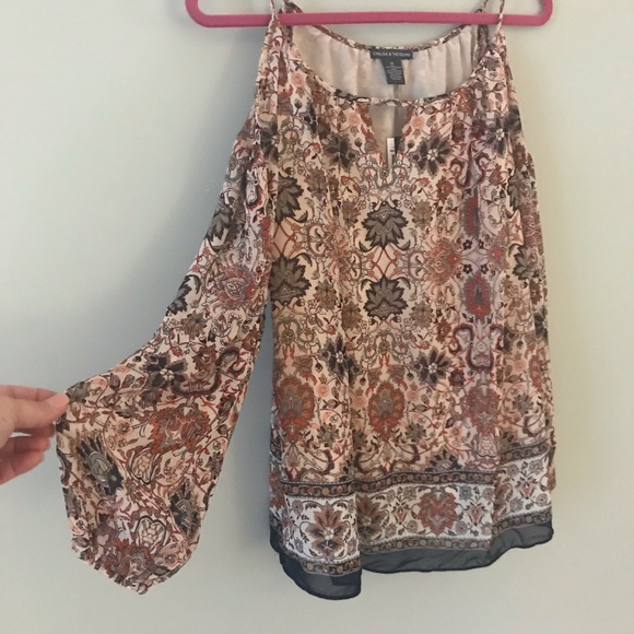 Chelsea & Theodore Cold Shoulder Blouse Size M - Picture 1 of 6